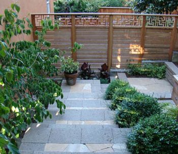 حیاطی زیبا و کاربردی